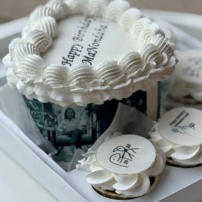Ivory Bloom Cake by b·treats