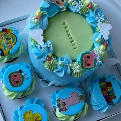 Rosette Wreath Cake by b·treats